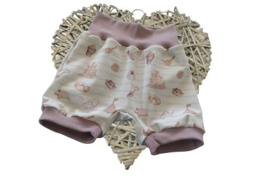 Preview: Stoffzuschnitte DIY Nähset Kurze Baby Pumphose nähen Jersey Strandkinder plus Bündchen altrosa Geschenk Baby Preview: Babyhose kurze Pumphose Handmade Design Strandkinder weiß, Bündchen altrosa